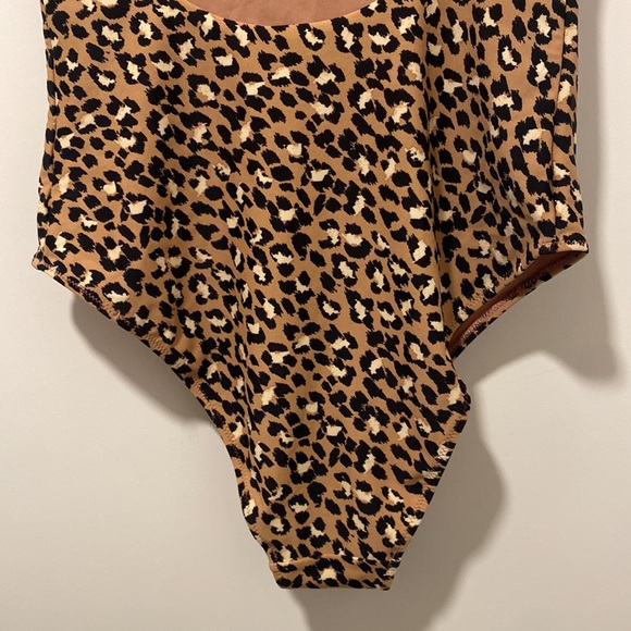 AERIE Strapless Leopard print Swimsuit Size M - Picture 4 of 7